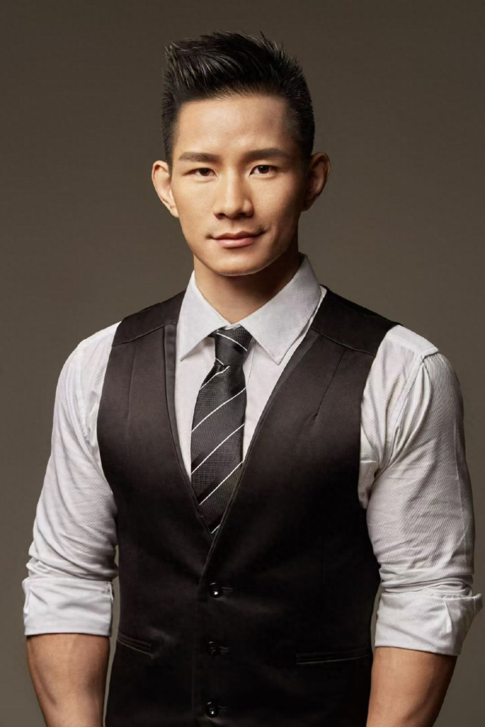 半岛体育官网-从驻港教官到新媒体顶流：杨建平，如何让格斗文化“破圈”生长？|搏击|MMA|UFC|粉丝|产业_新浪体育_新浪新闻